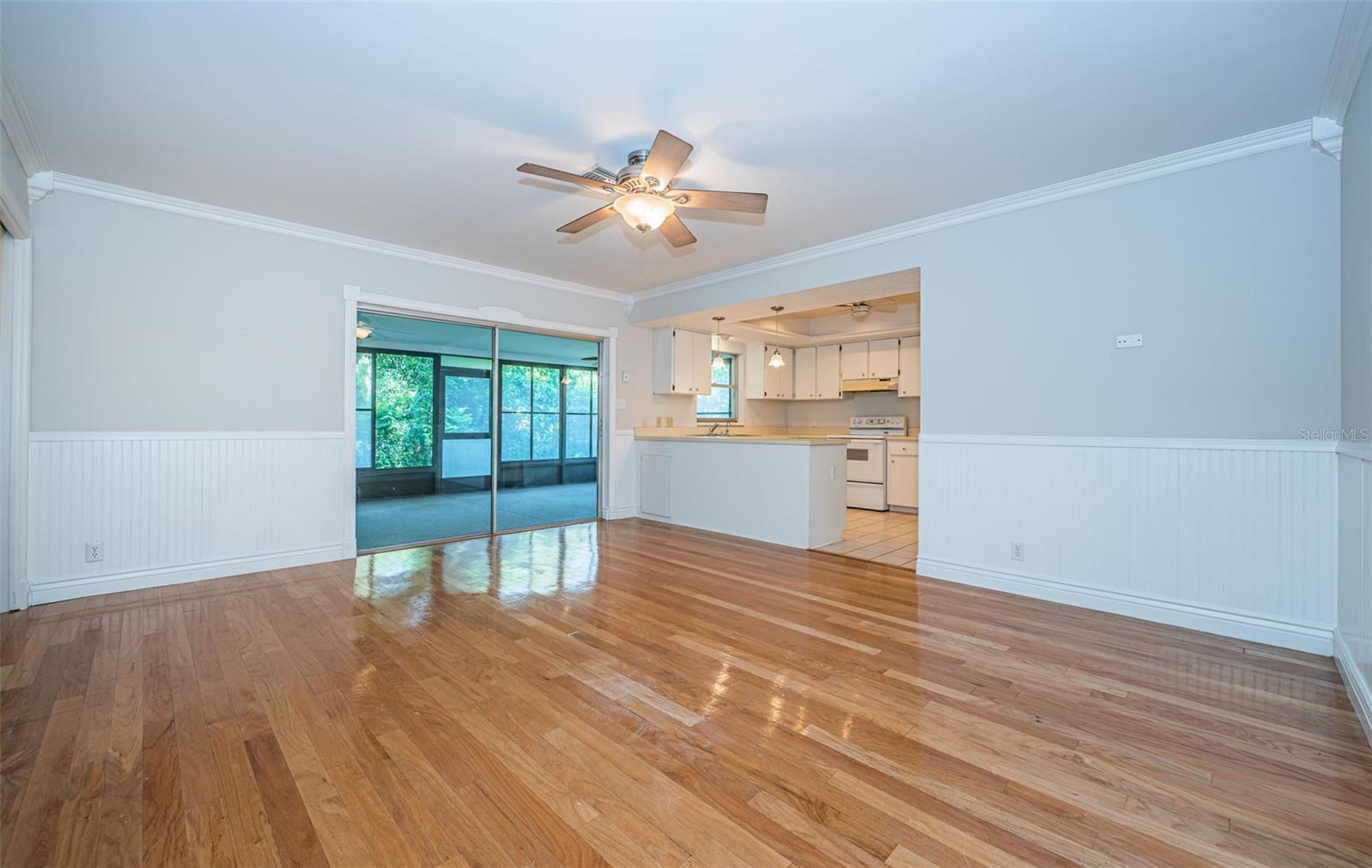 Image 32 of 81 For 209 Greenfield Avenue