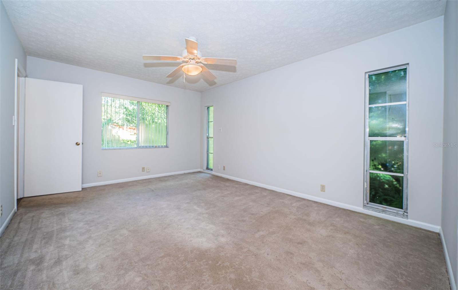 Image 37 of 81 For 209 Greenfield Avenue