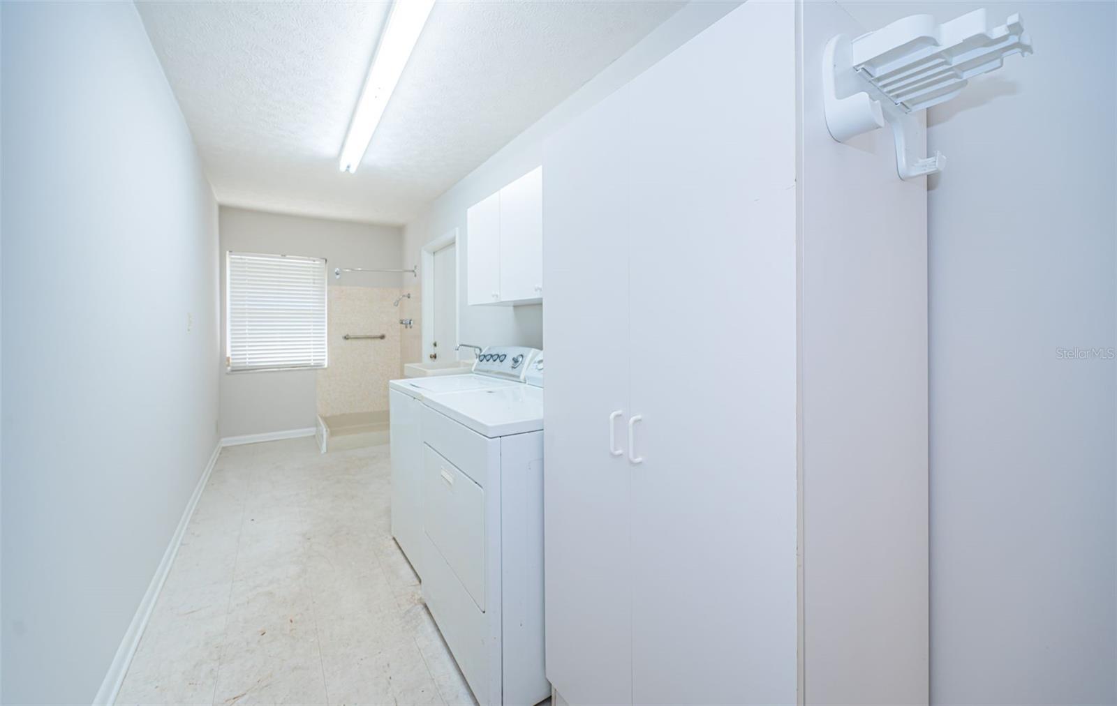 Image 47 of 81 For 209 Greenfield Avenue