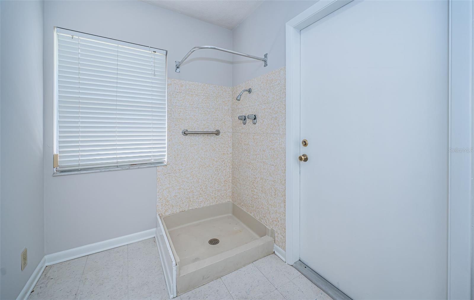 Image 48 of 81 For 209 Greenfield Avenue