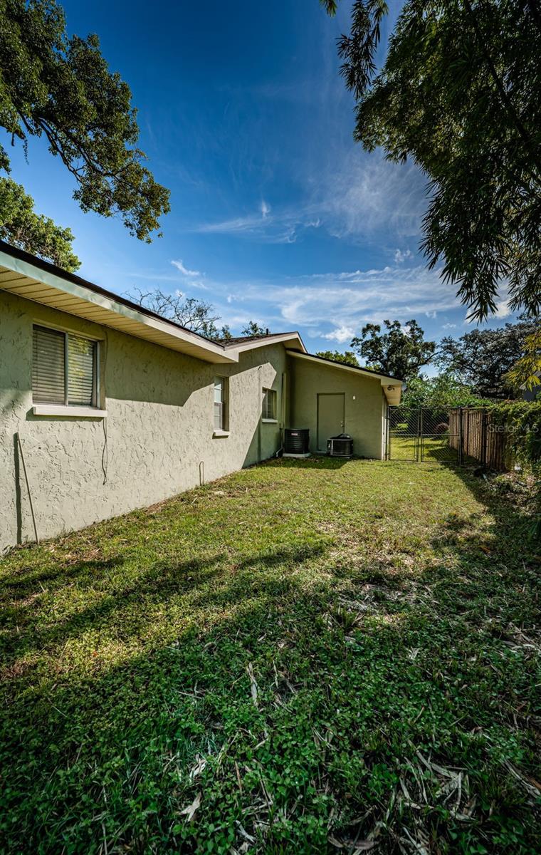 Image 63 of 81 For 209 Greenfield Avenue