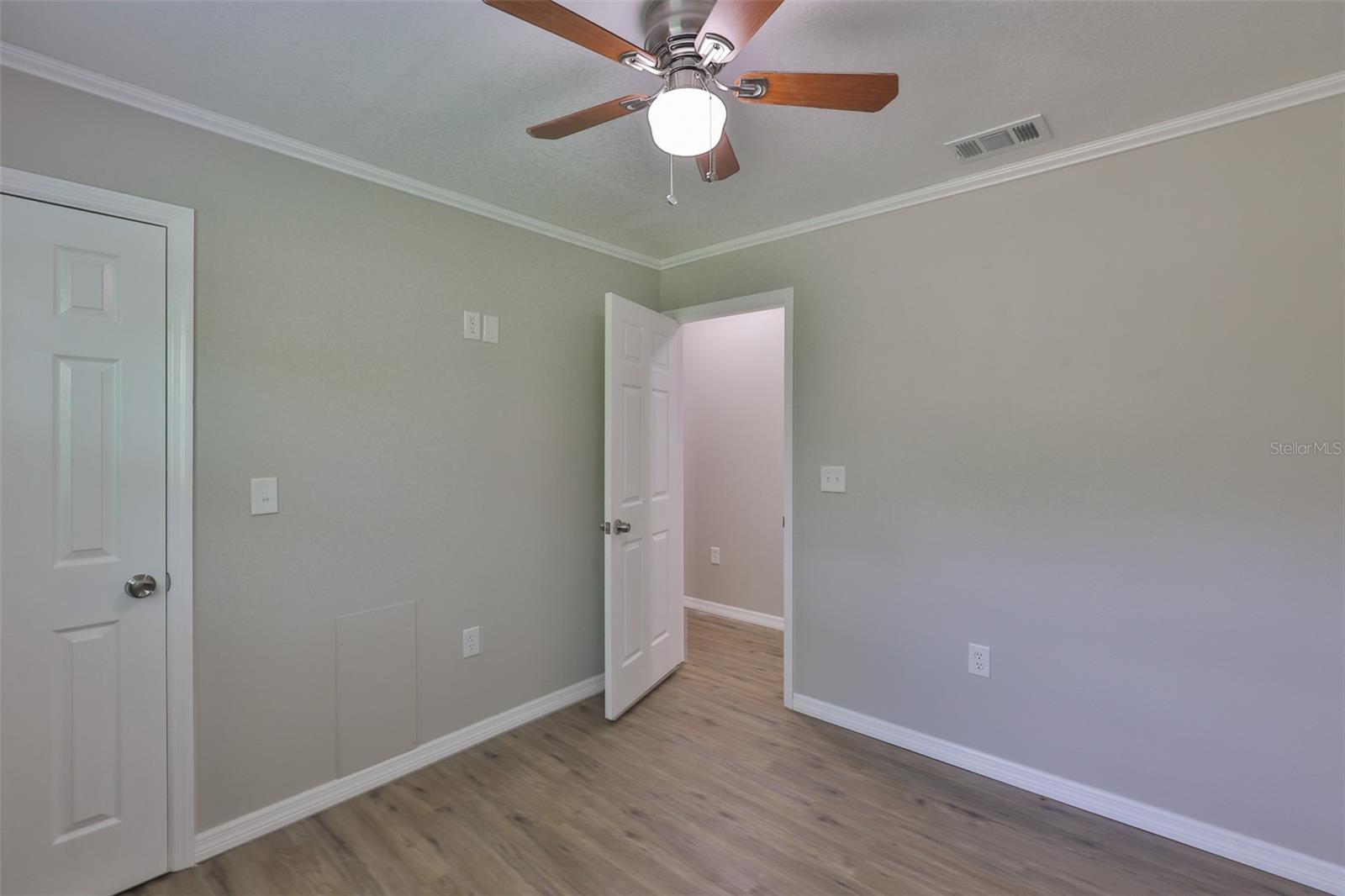 Image 12 of 38 For 2112 33rd Street Se