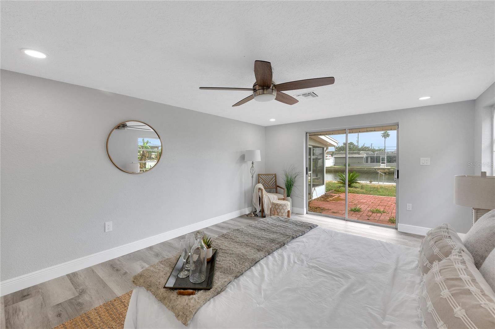 Image 15 of 45 For 6914 Harbor Drive