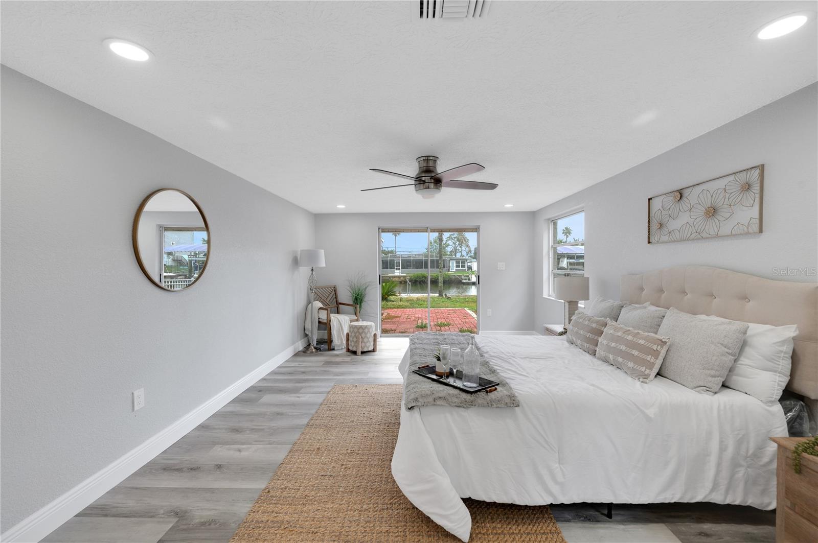 Image 16 of 45 For 6914 Harbor Drive