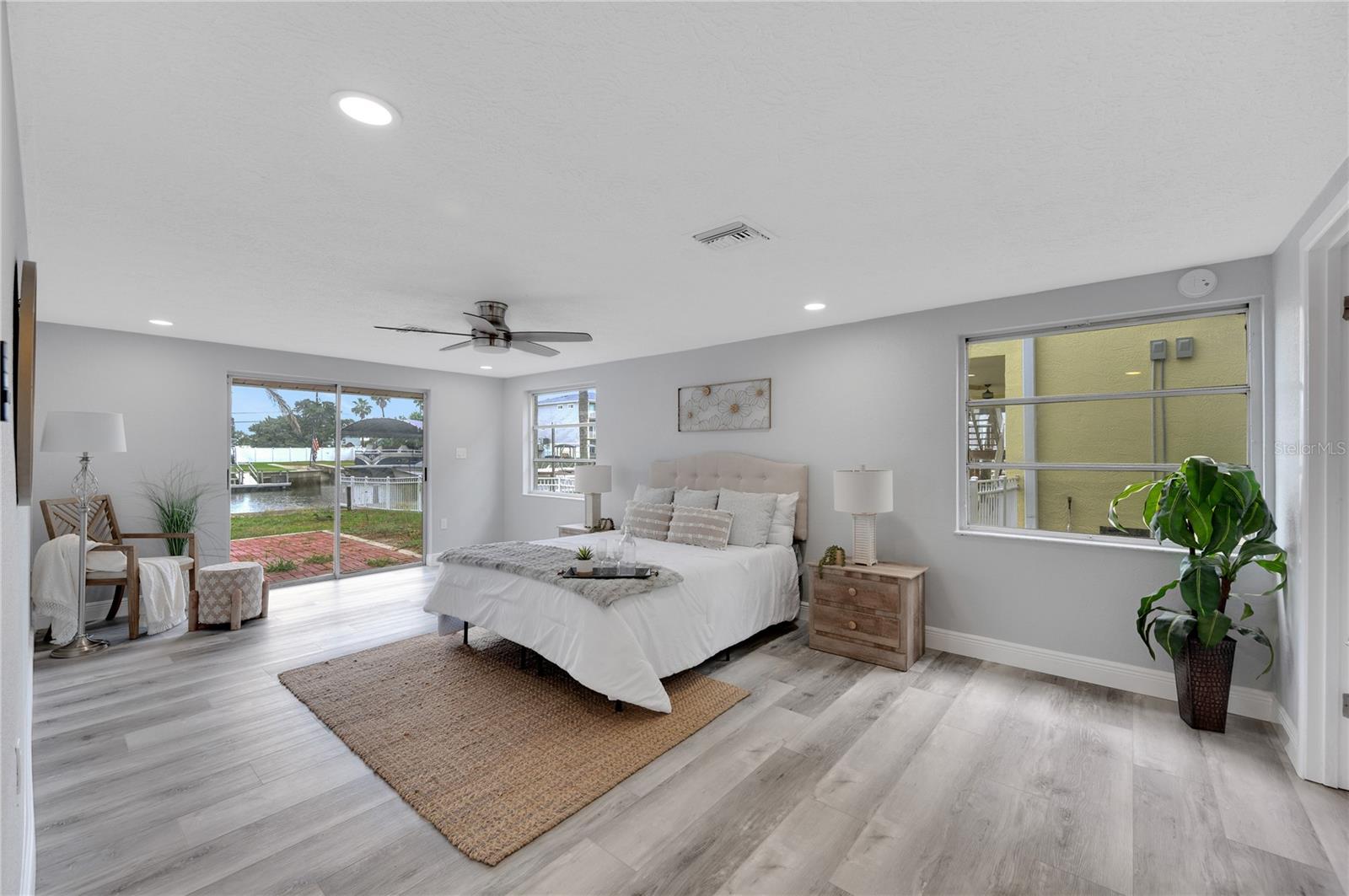 Image 19 of 45 For 6914 Harbor Drive
