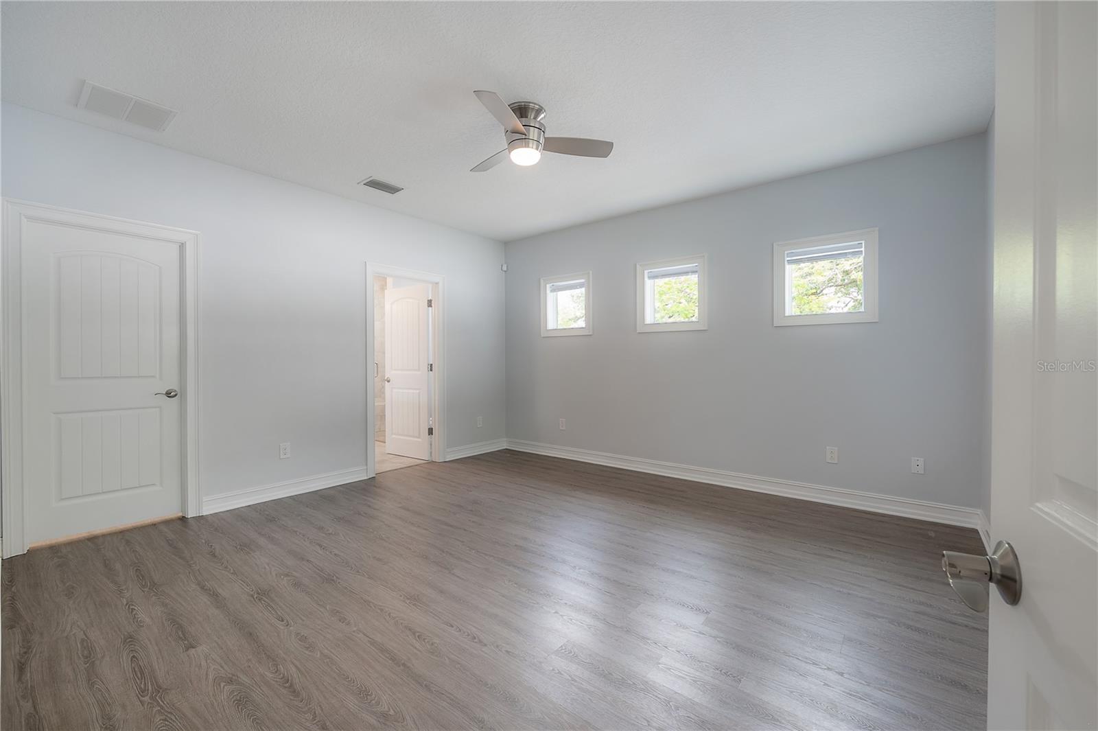 Image 18 of 55 For 3906 Lynn Avenue