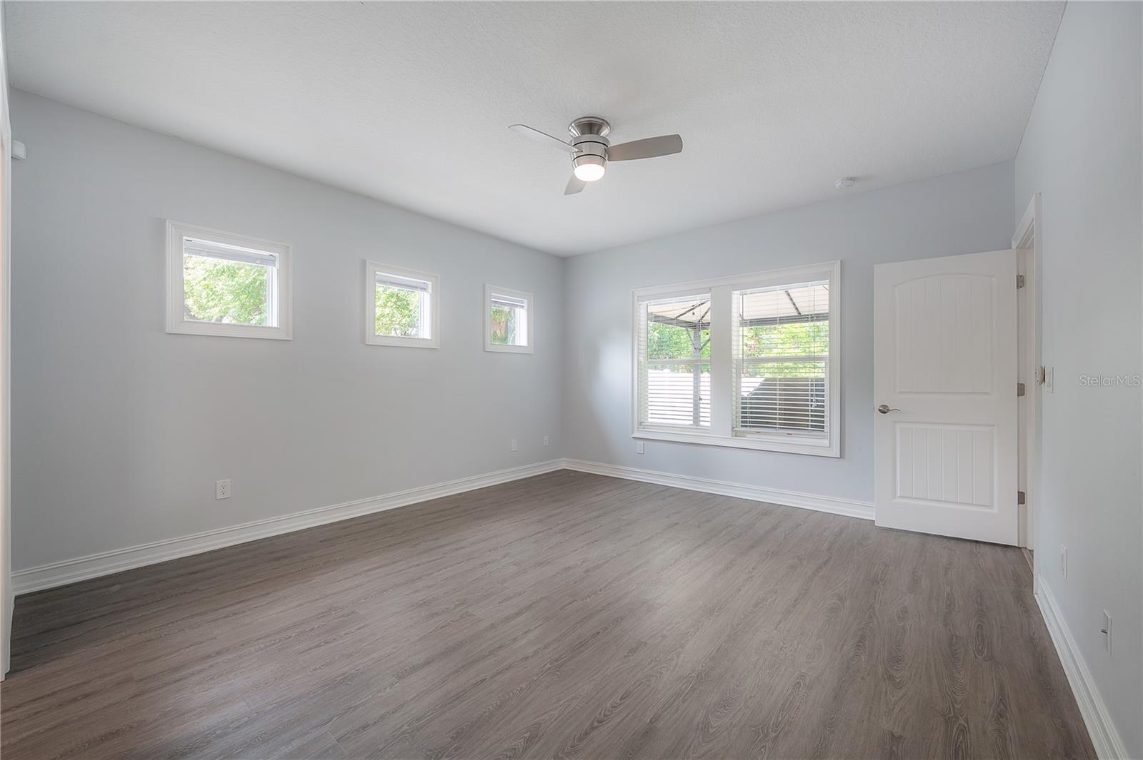 Image 19 of 55 For 3906 Lynn Avenue