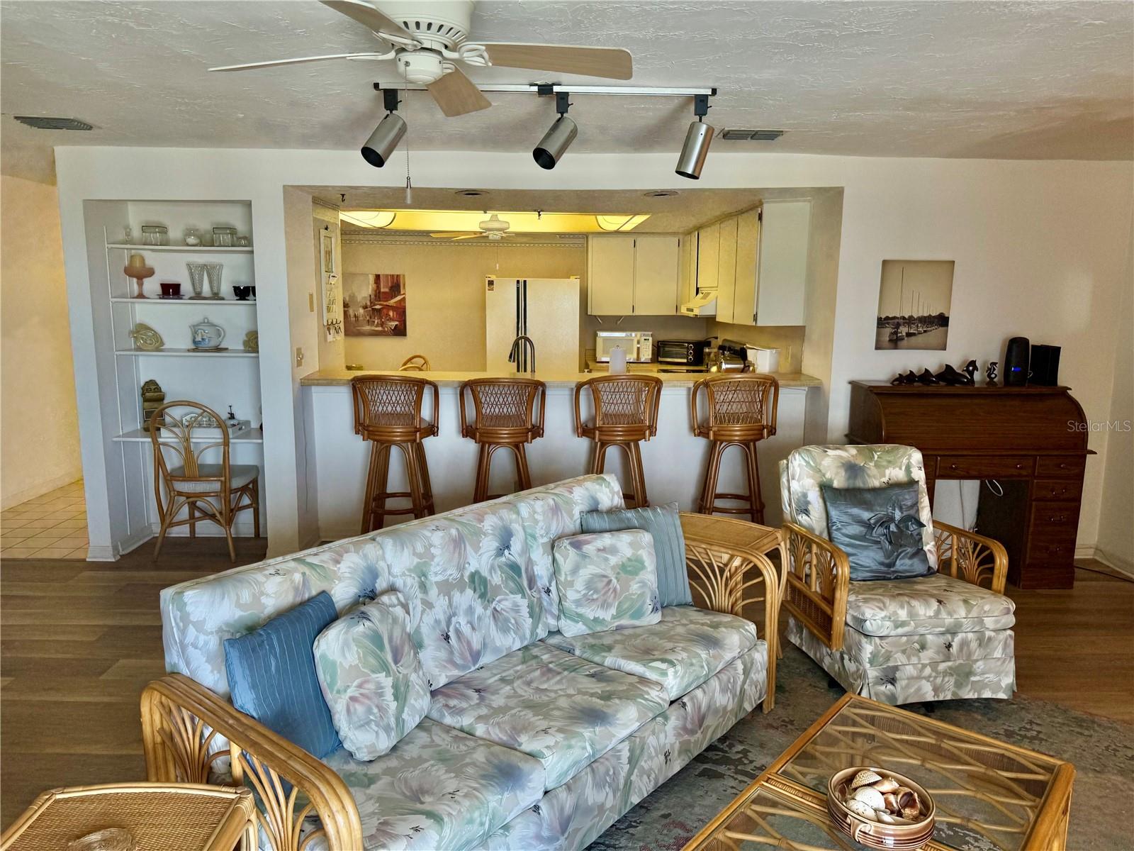 Image 15 of 30 For 16330 Gulf Boulevard 201