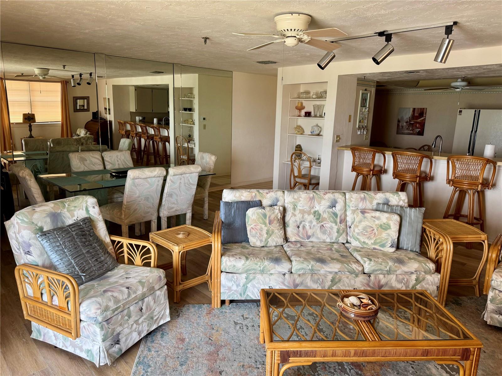 Image 16 of 30 For 16330 Gulf Boulevard 201
