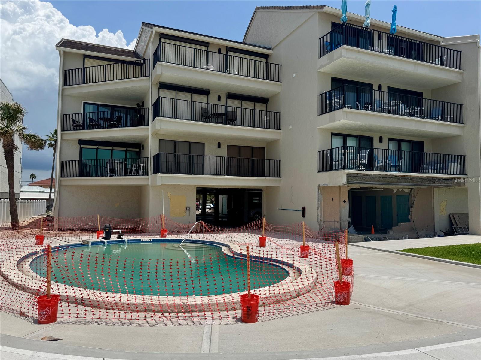 Image 28 of 30 For 16330 Gulf Boulevard 201