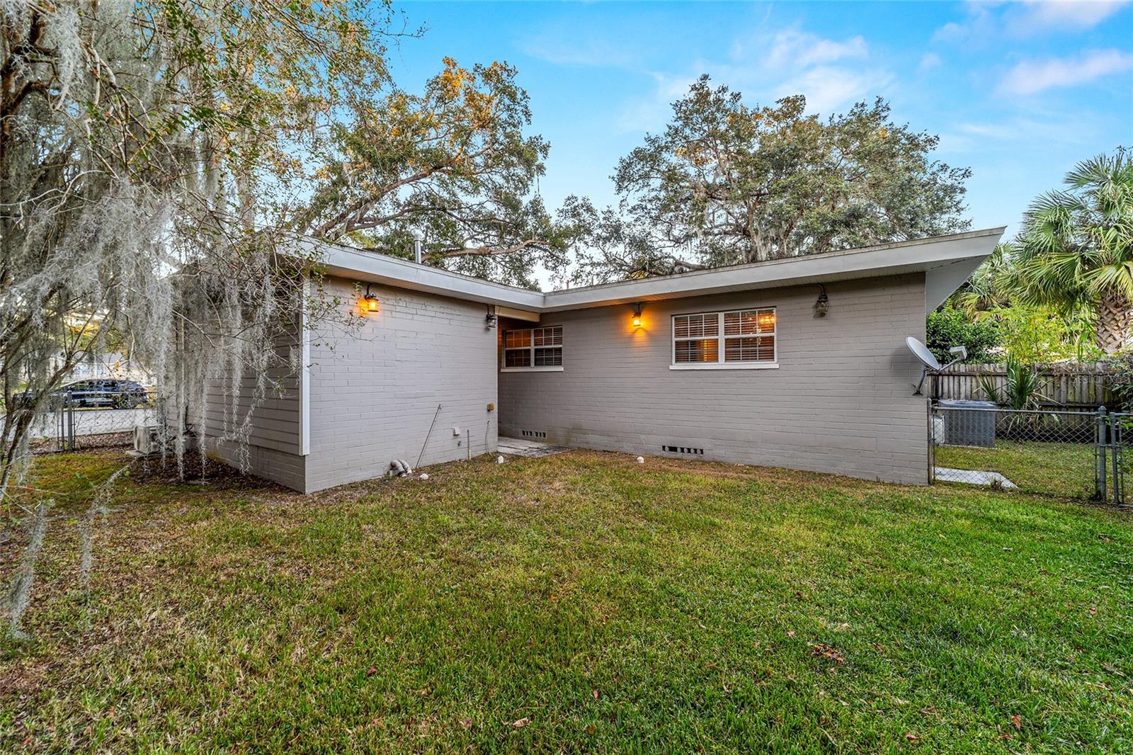 Image 16 of 61 For 208 32nd Avenue