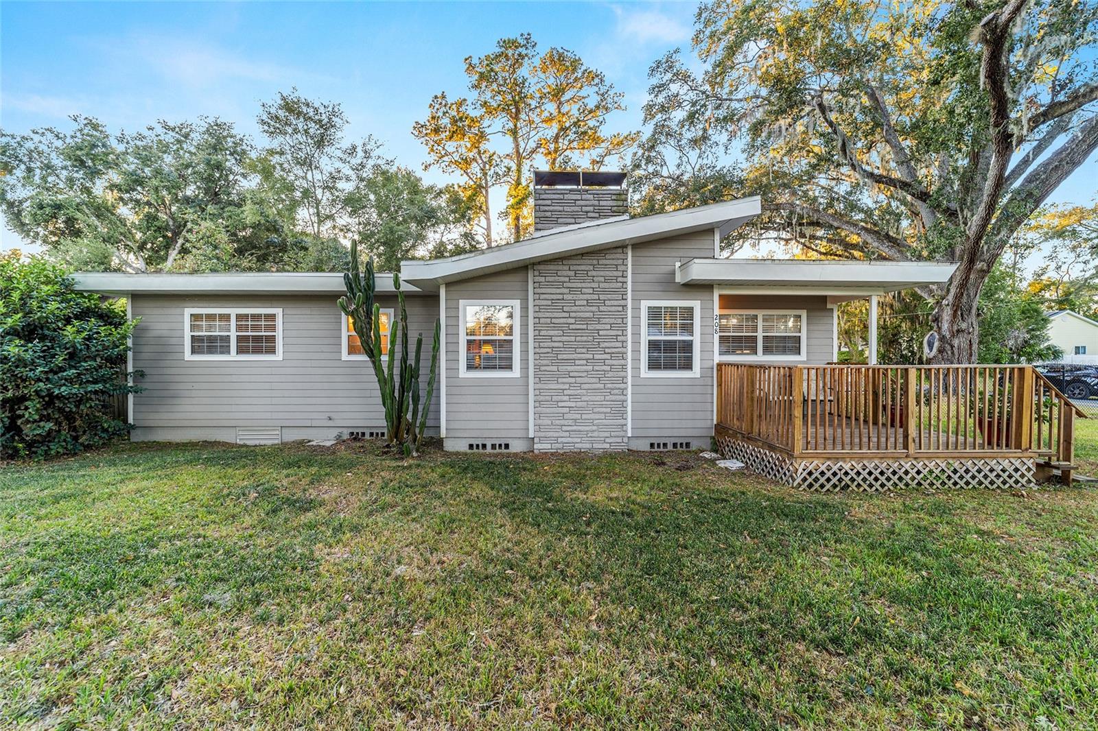 Image 7 of 61 For 208 32nd Avenue