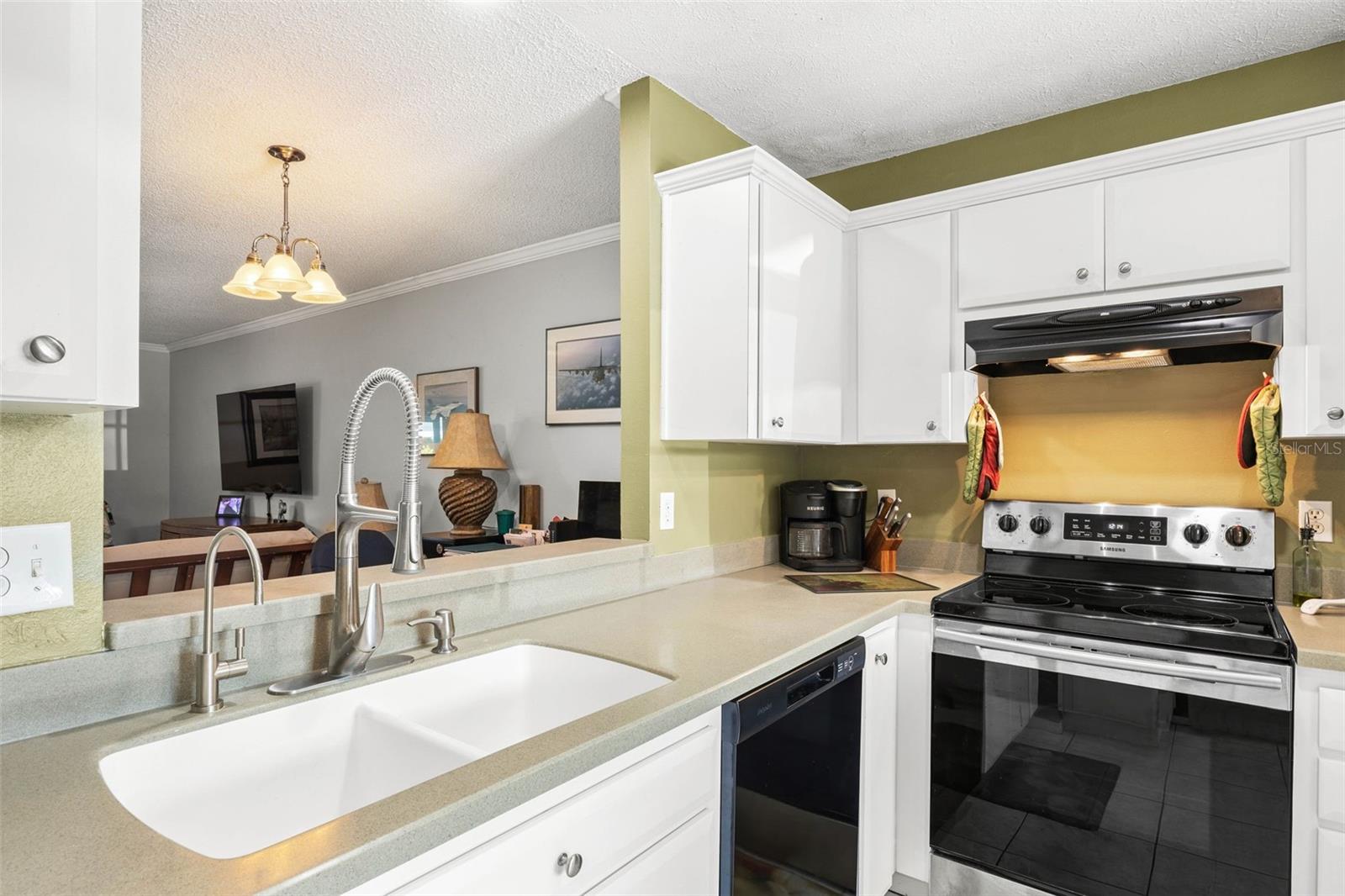 Image 8 of 37 For 12648 Castle Hill Drive