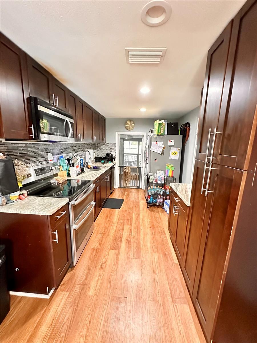 Image 7 of 35 For 1233 Belleair Road