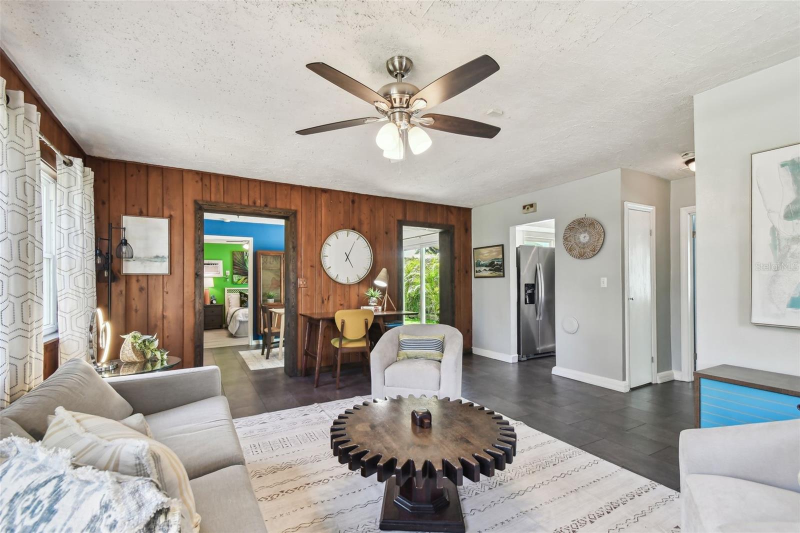 Listing photo id 9 for 905 8th Avenue Sw