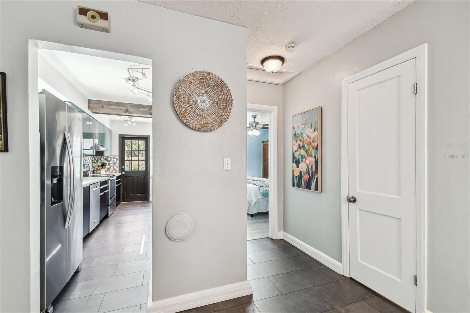Listing photo id 17 for 905 8th Avenue Sw