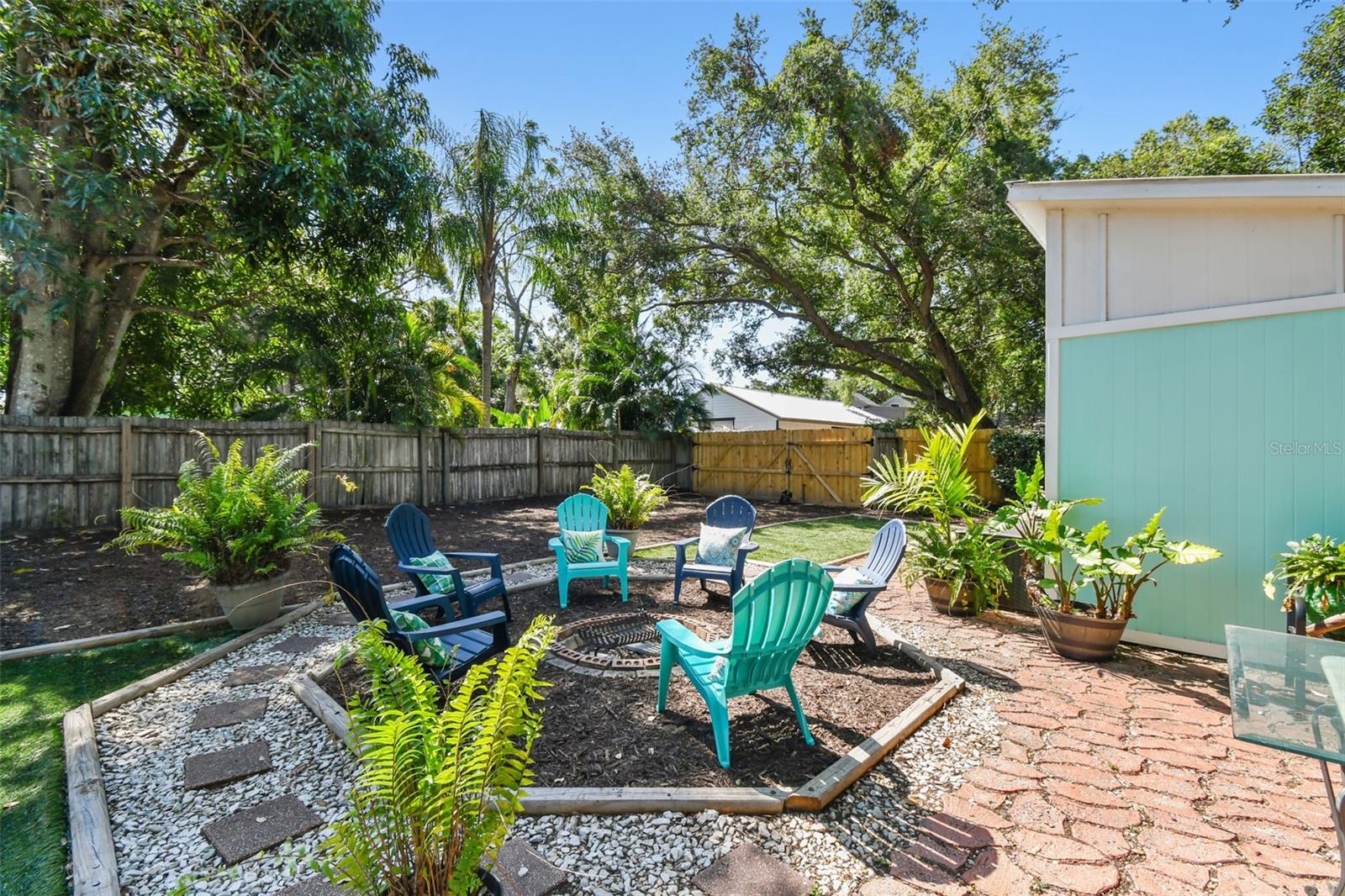 Listing photo id 44 for 905 8th Avenue Sw