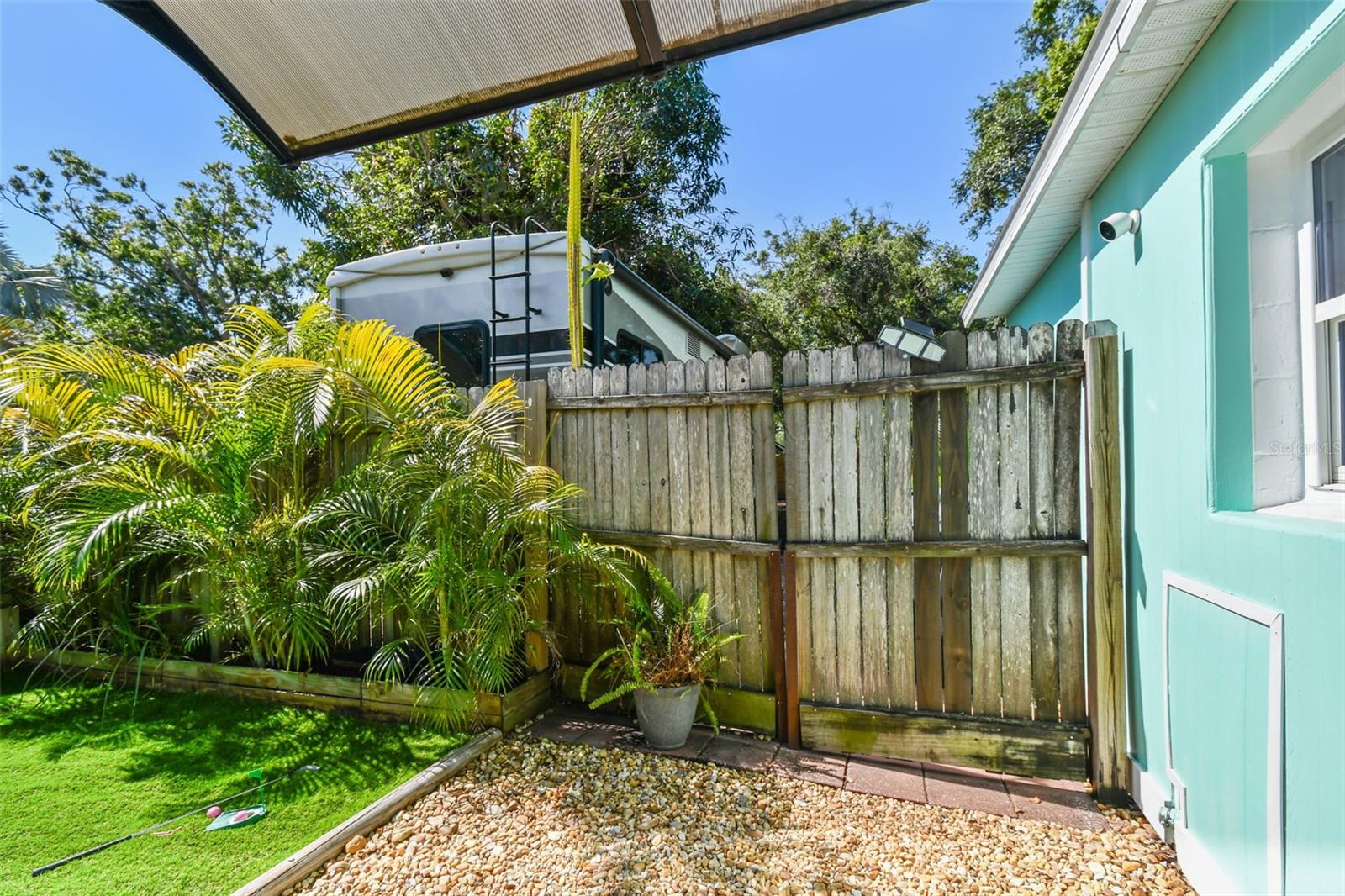 Listing photo id 52 for 905 8th Avenue Sw