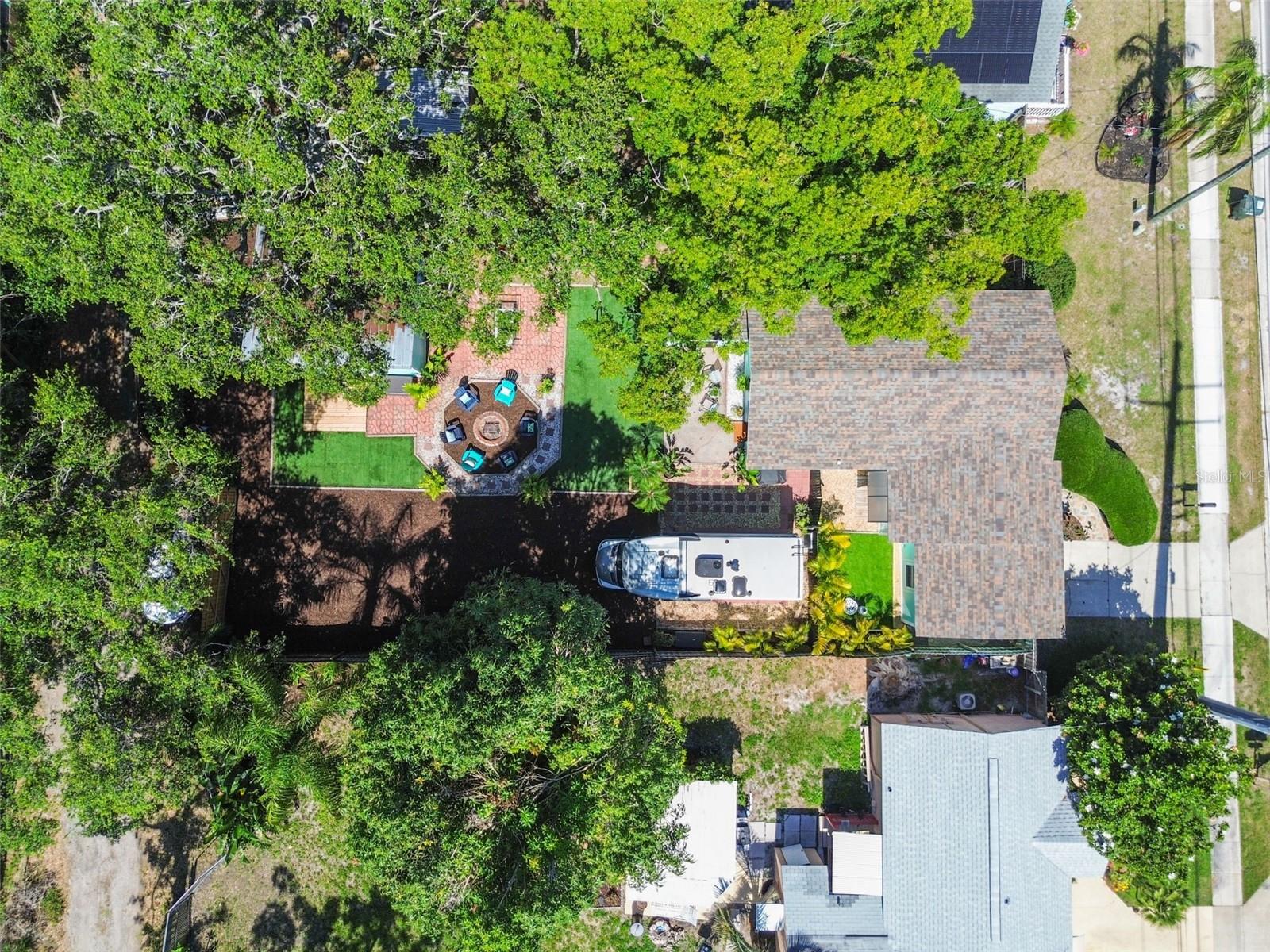 Listing photo id 57 for 905 8th Avenue Sw