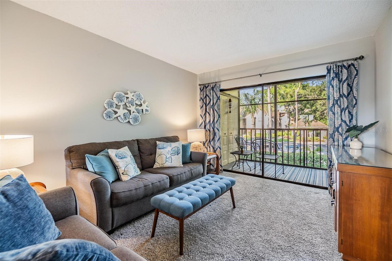 Listing photo id 12 for 3055 Casa Del Sol Circle 202