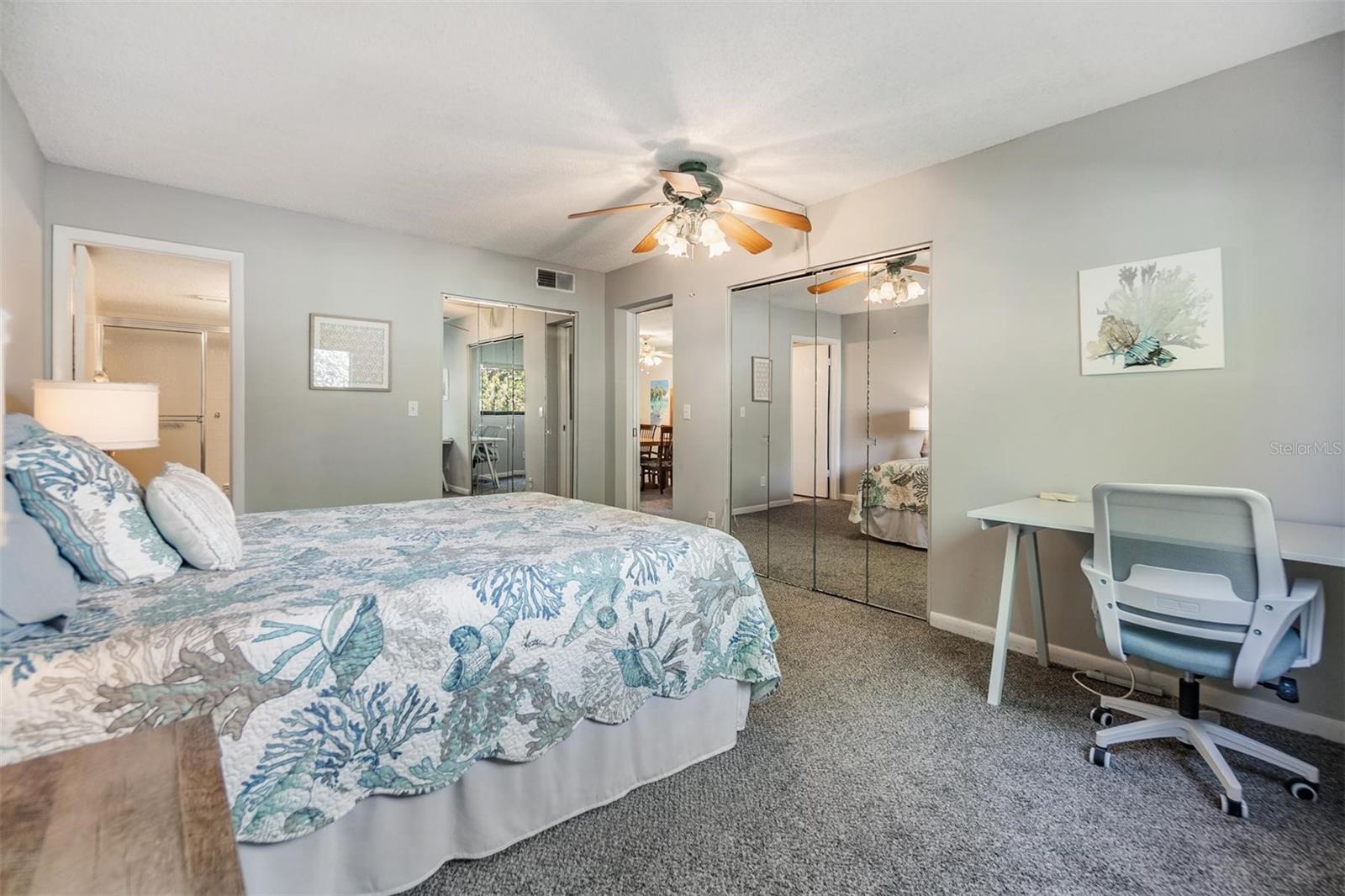 Listing photo id 18 for 3055 Casa Del Sol Circle 202