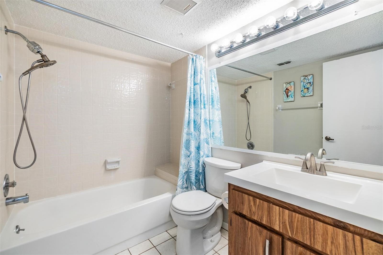 Listing photo id 22 for 3055 Casa Del Sol Circle 202