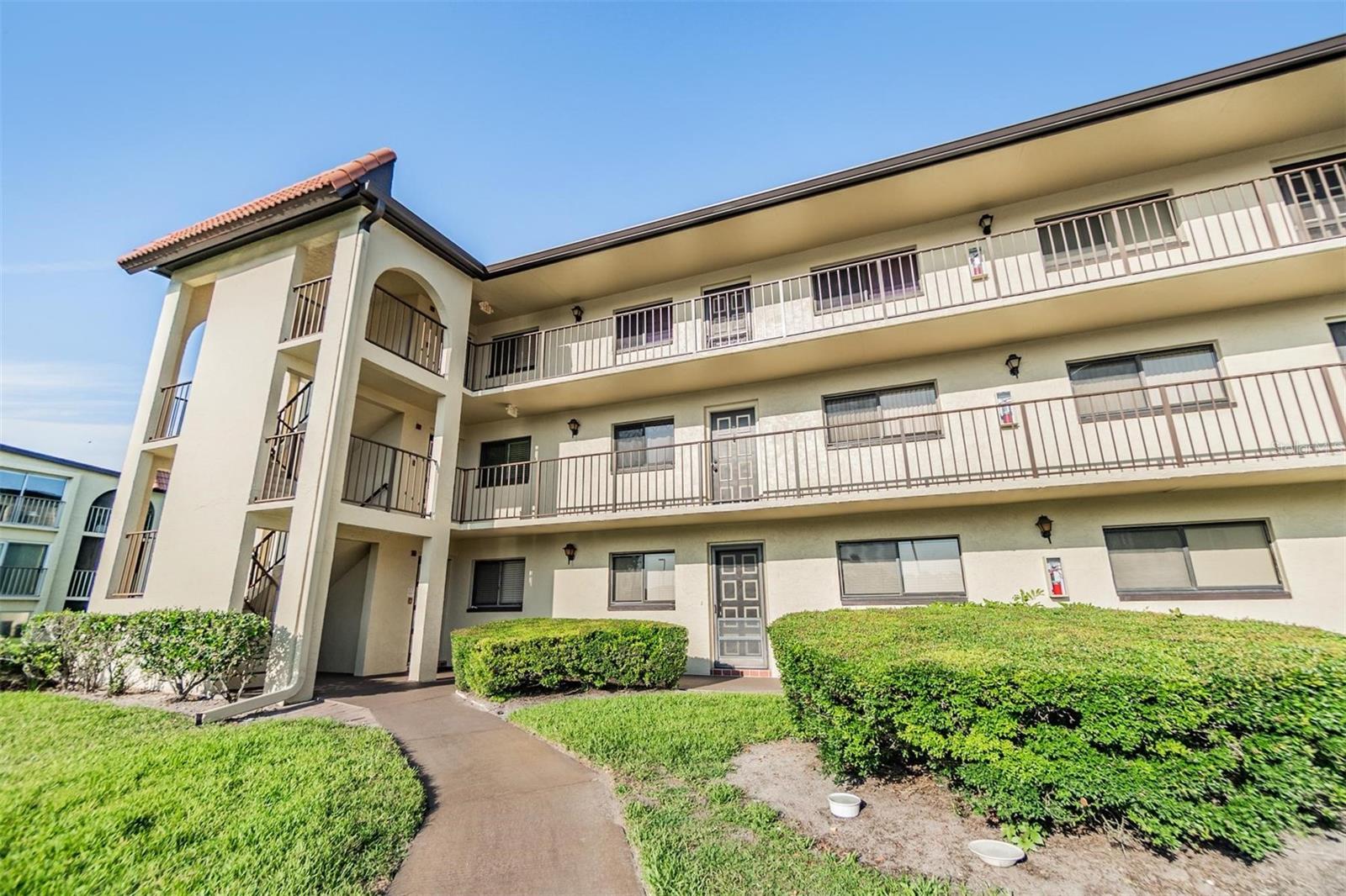 Listing photo id 33 for 3055 Casa Del Sol Circle 202