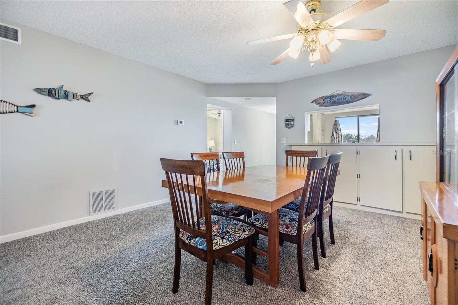Listing photo id 3 for 3055 Casa Del Sol Circle 202