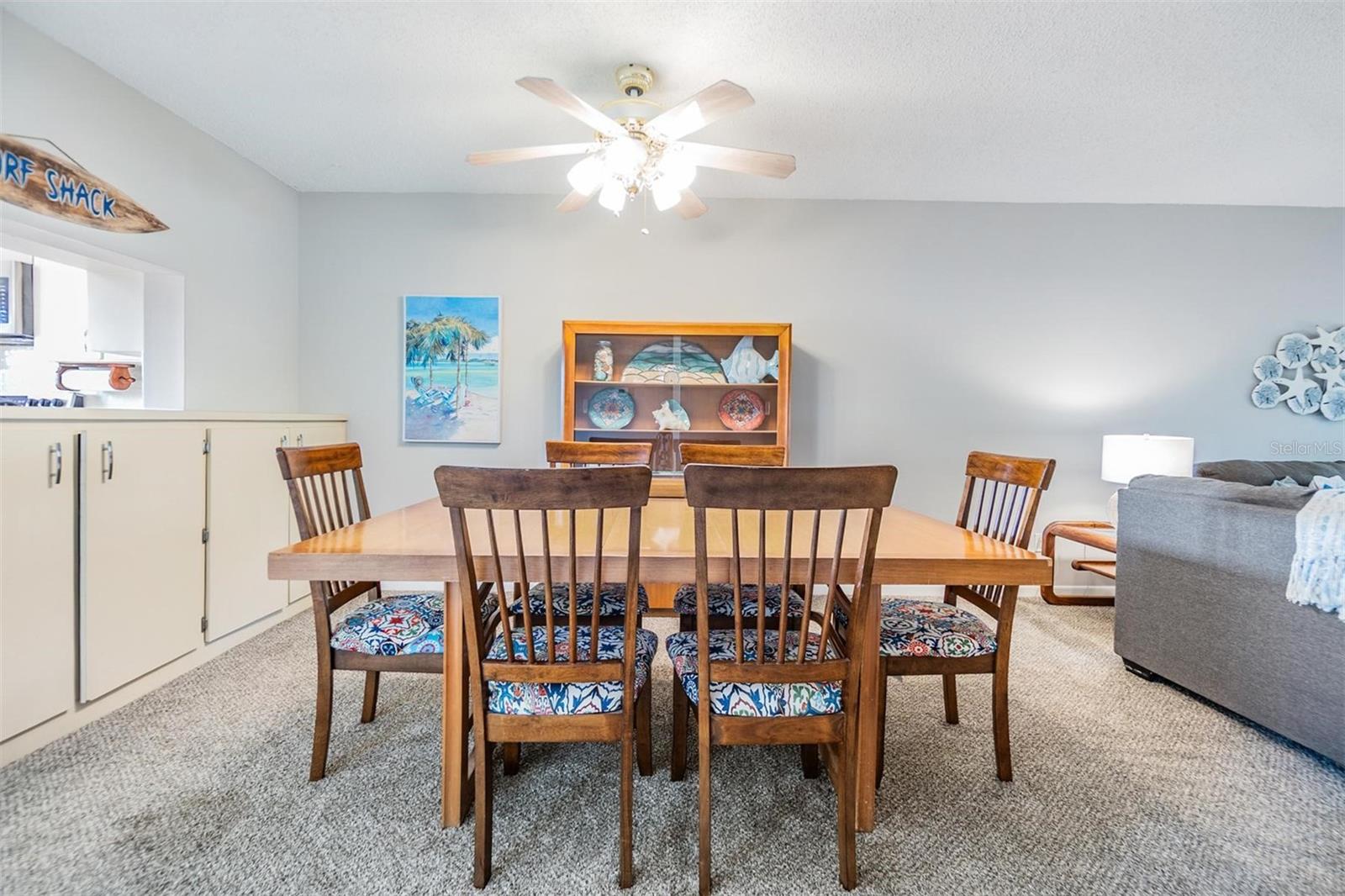 Listing photo id 4 for 3055 Casa Del Sol Circle 202