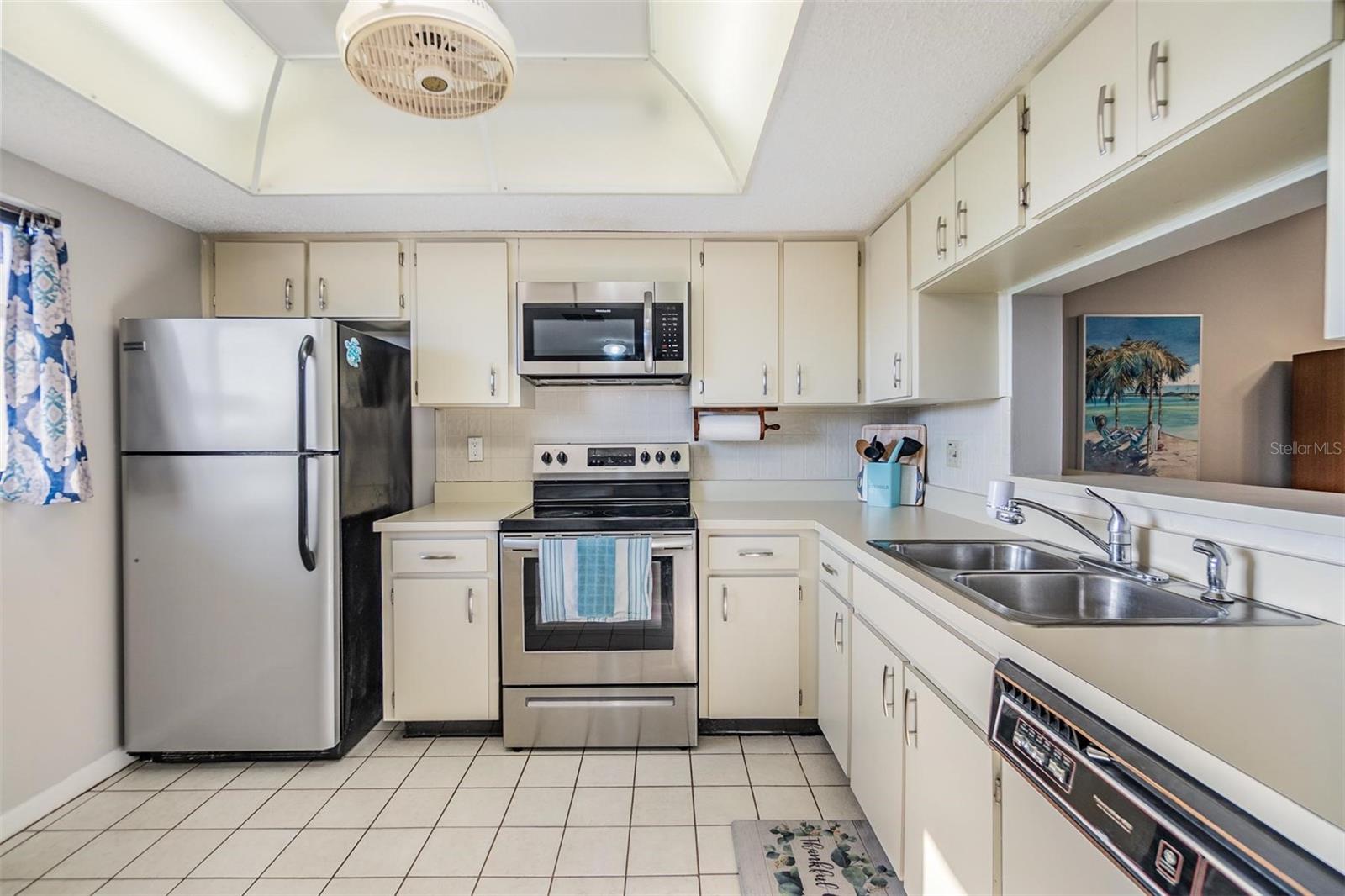 Listing photo id 5 for 3055 Casa Del Sol Circle 202