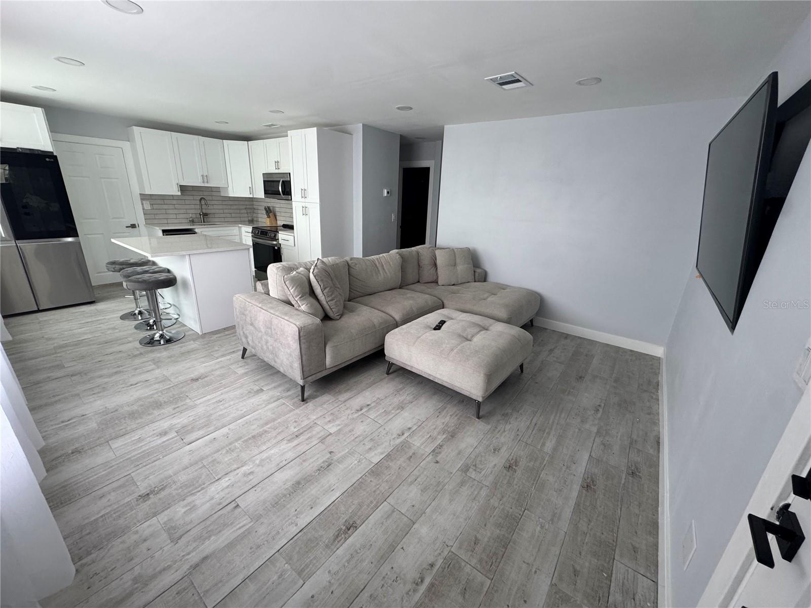 Image 2 of 9 For 4111 Carson Street Ne