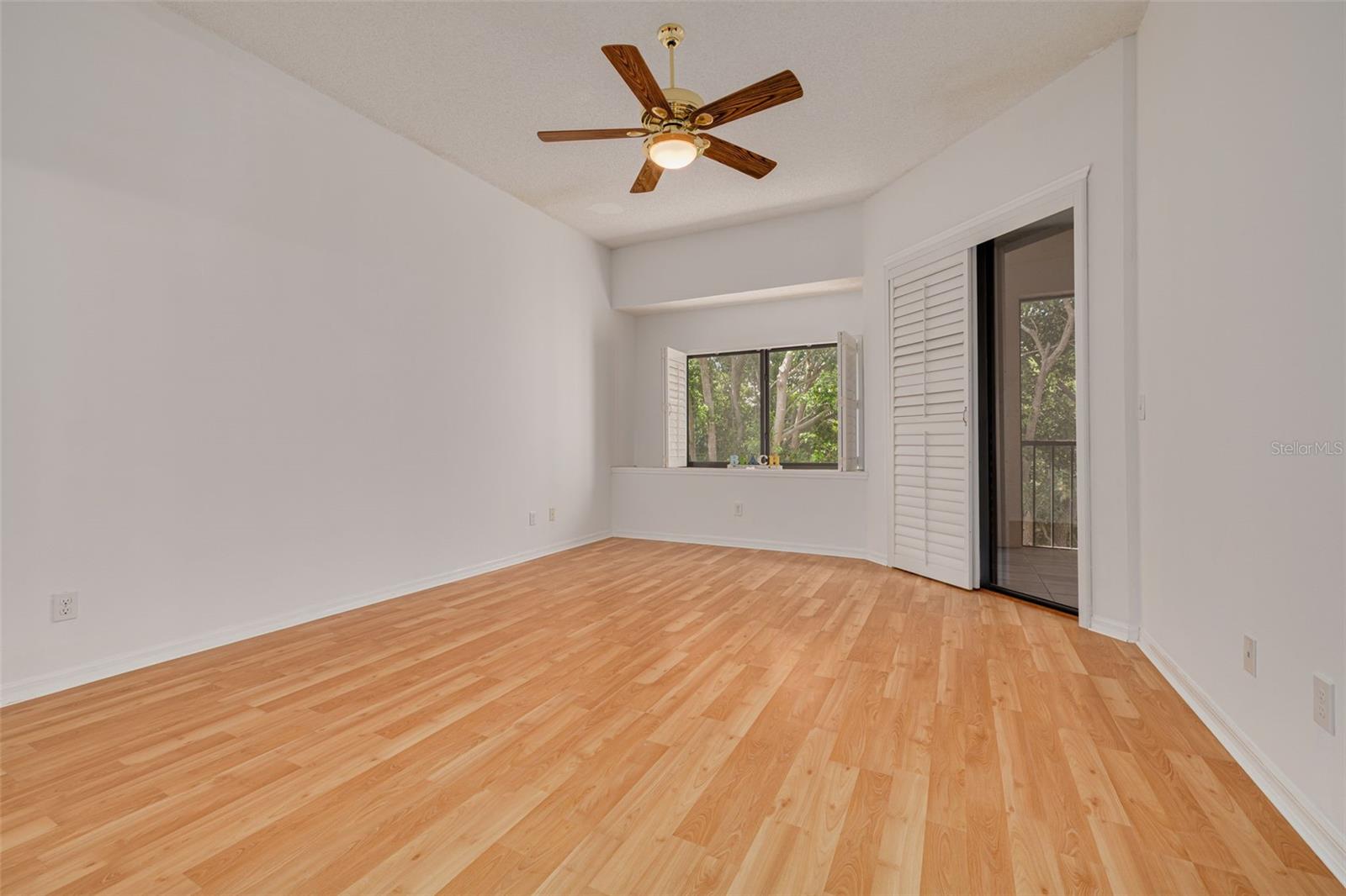 Image 17 of 39 For 3044 Red Oak Court 204