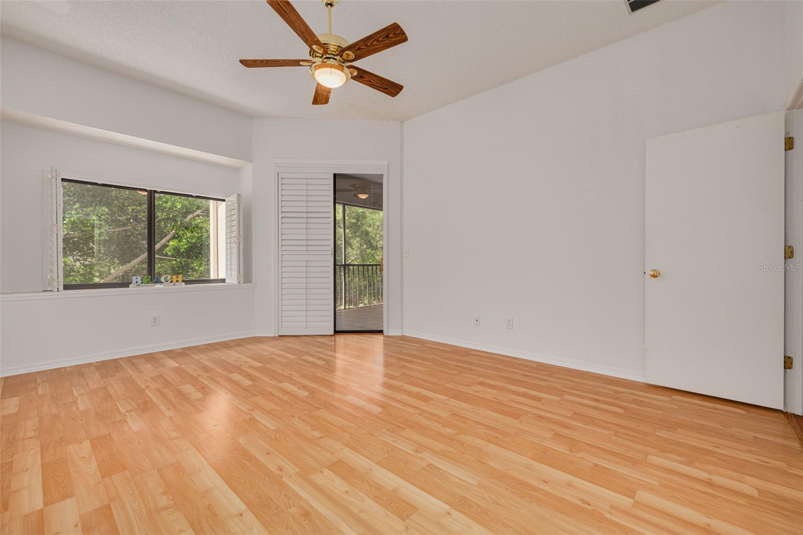 Image 18 of 39 For 3044 Red Oak Court 204