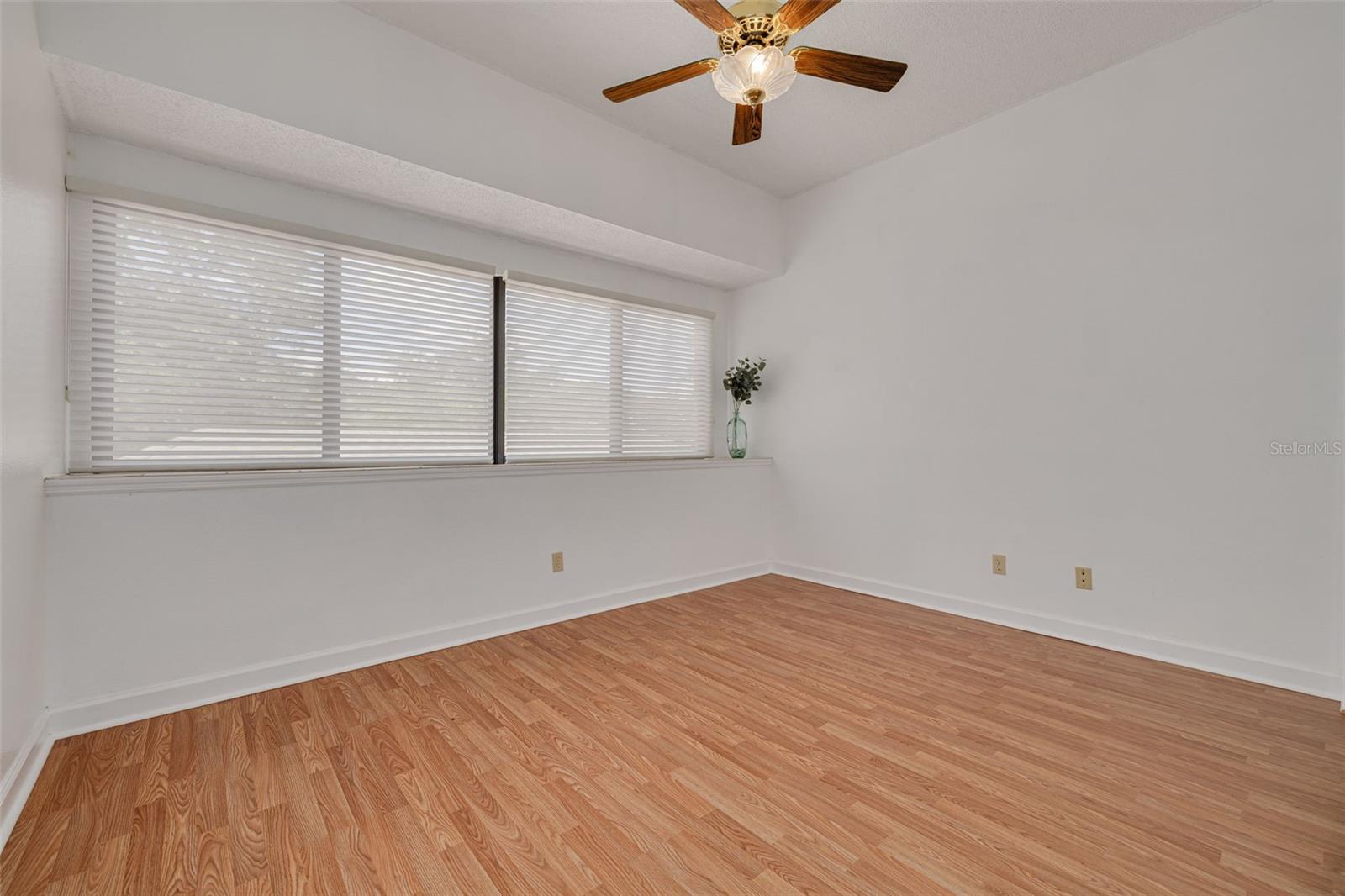 Image 23 of 39 For 3044 Red Oak Court 204