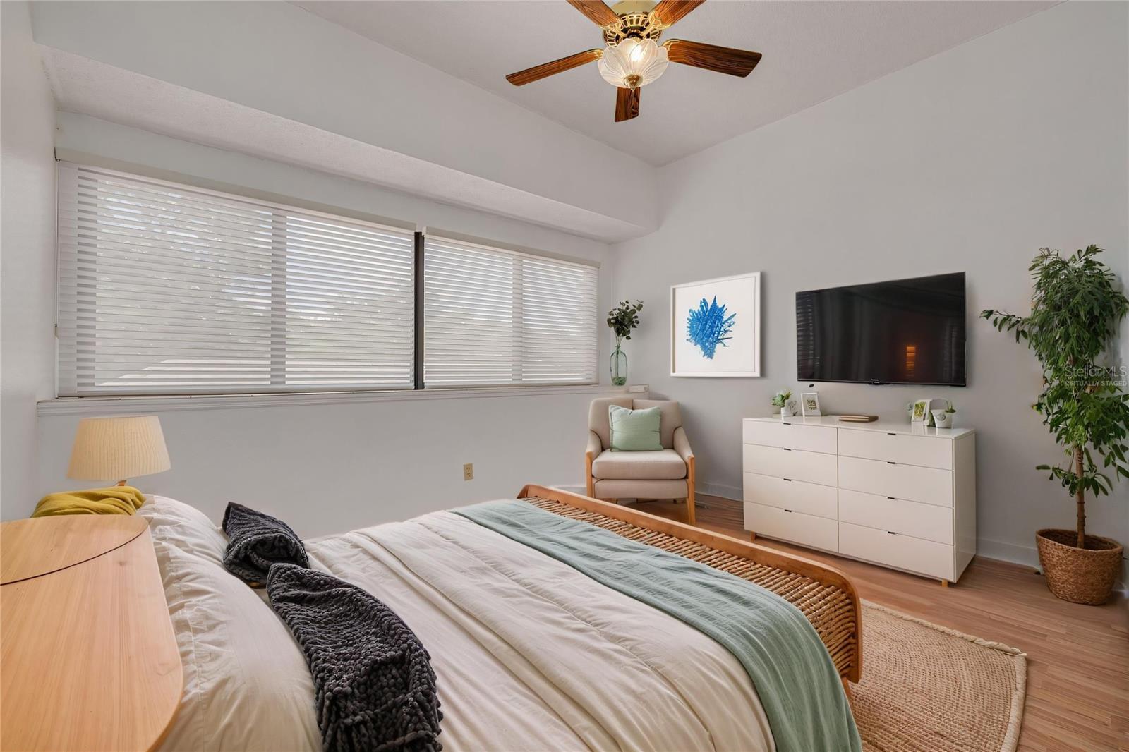 Image 24 of 39 For 3044 Red Oak Court 204
