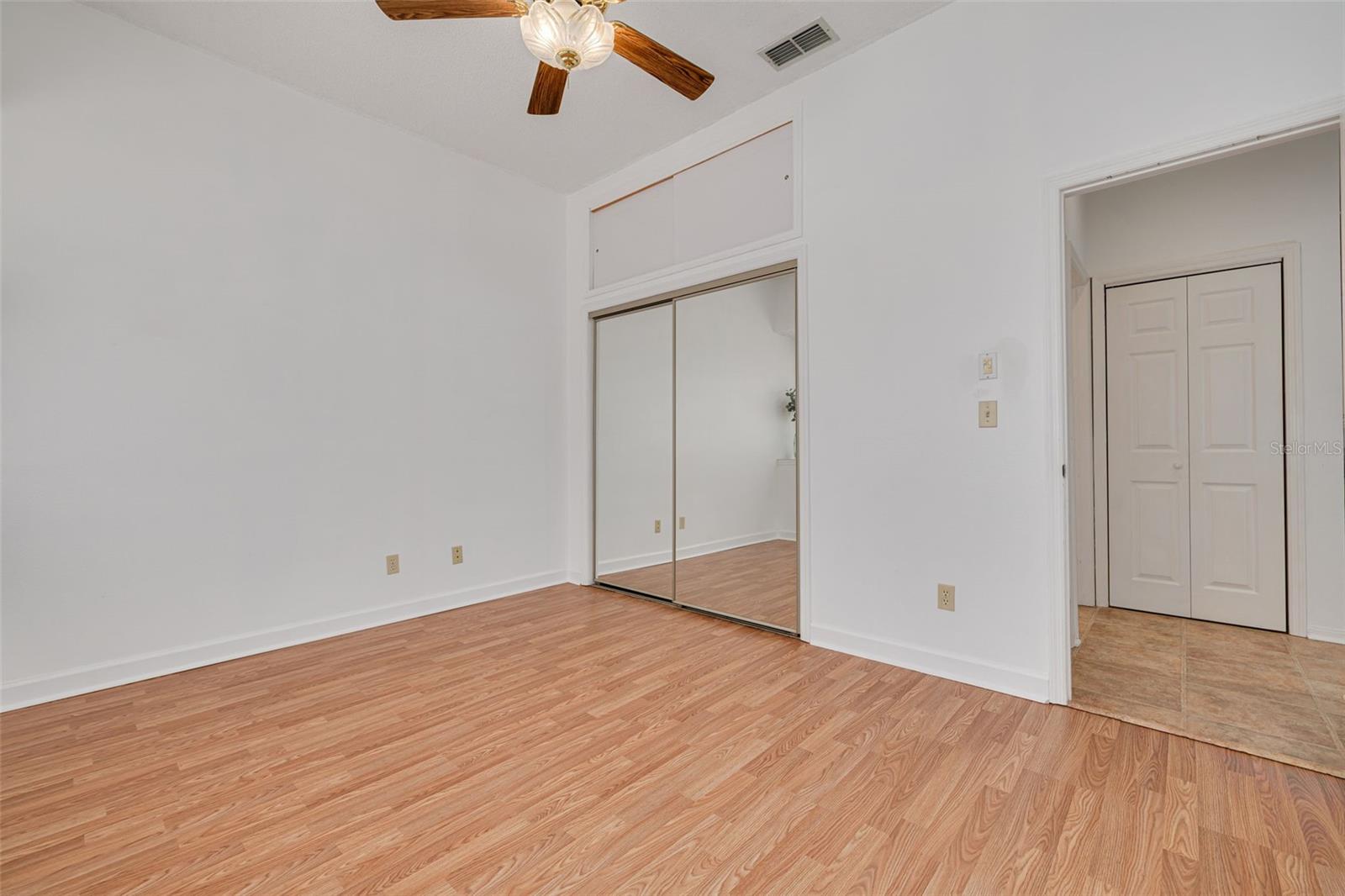 Image 25 of 39 For 3044 Red Oak Court 204