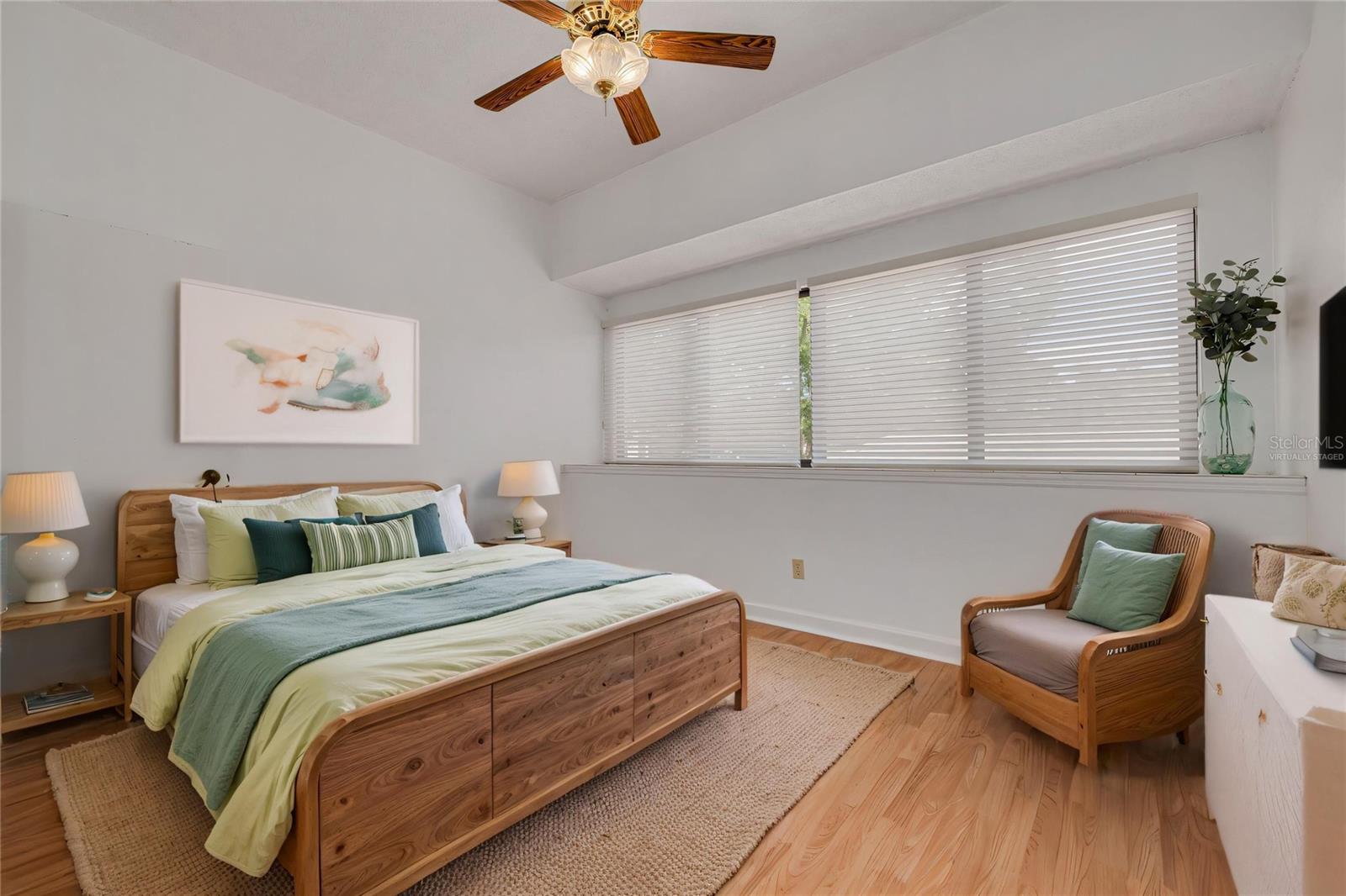 Image 26 of 39 For 3044 Red Oak Court 204