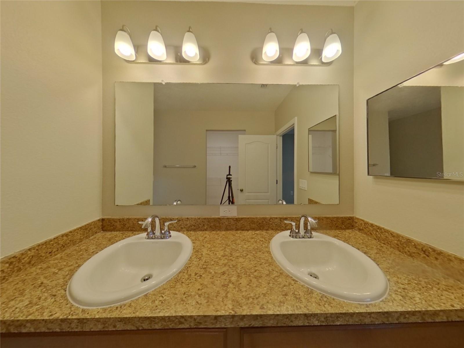 Image 7 of 18 For 13221 Roxy Avenue