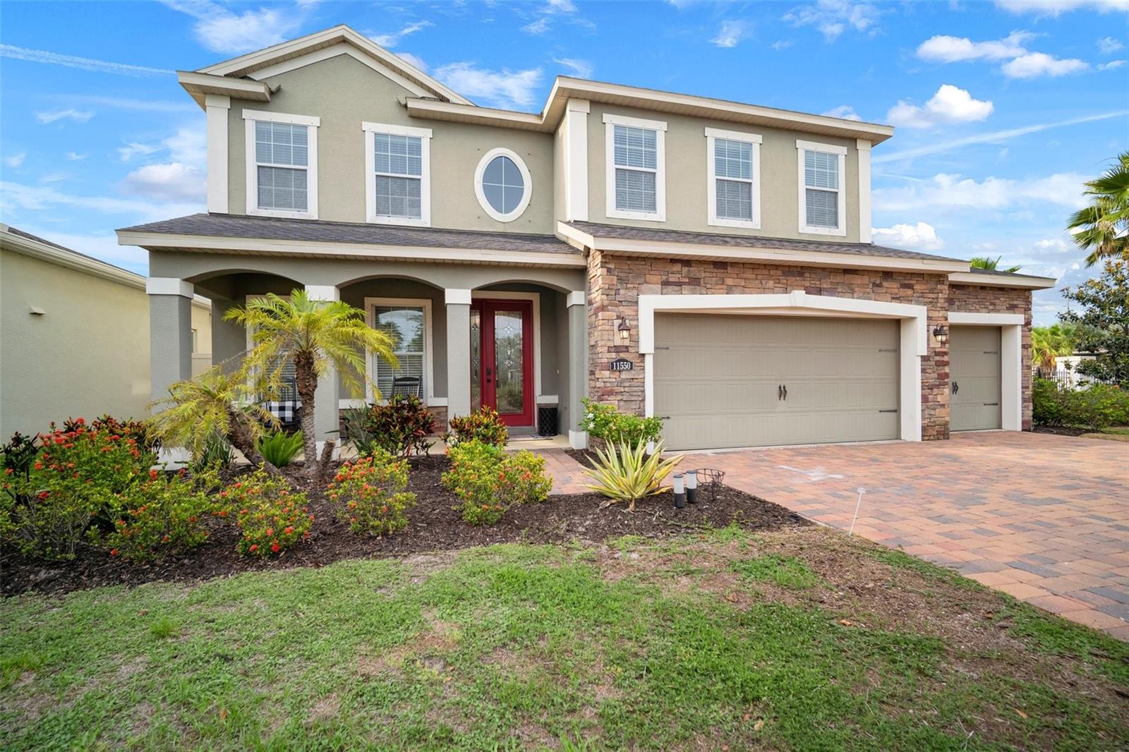 Listing photo id 8 for 11550 Lake Lucaya Drive