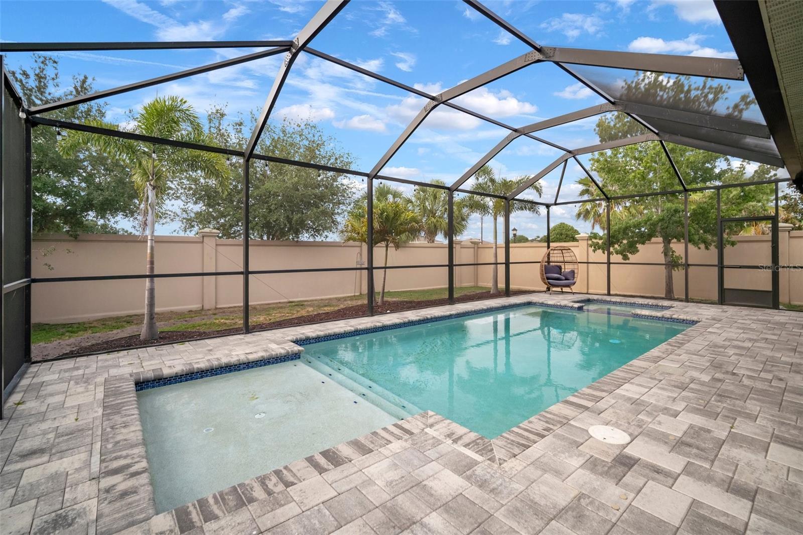 Listing photo id 0 for 11550 Lake Lucaya Drive