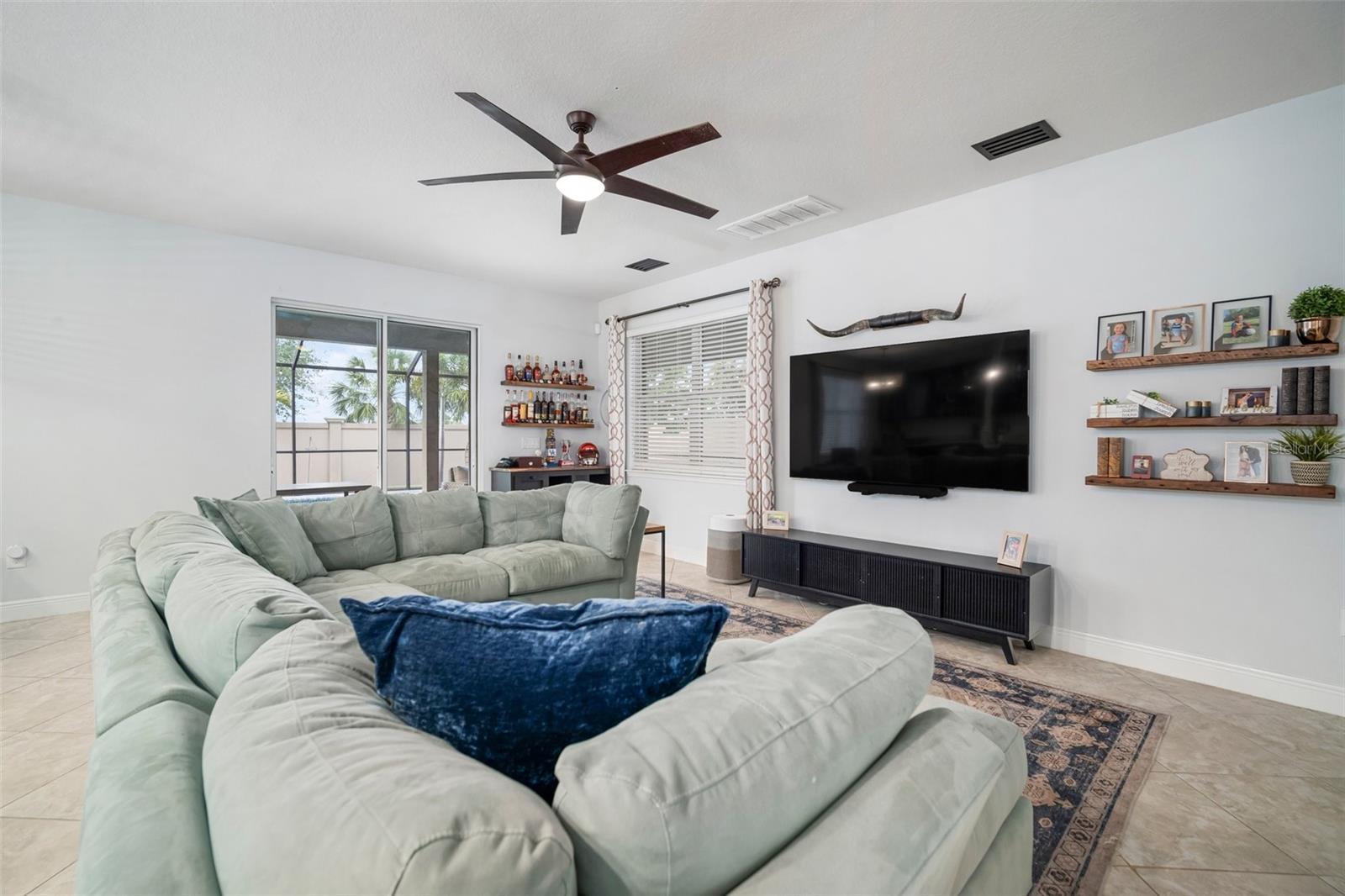 Listing photo id 24 for 11550 Lake Lucaya Drive