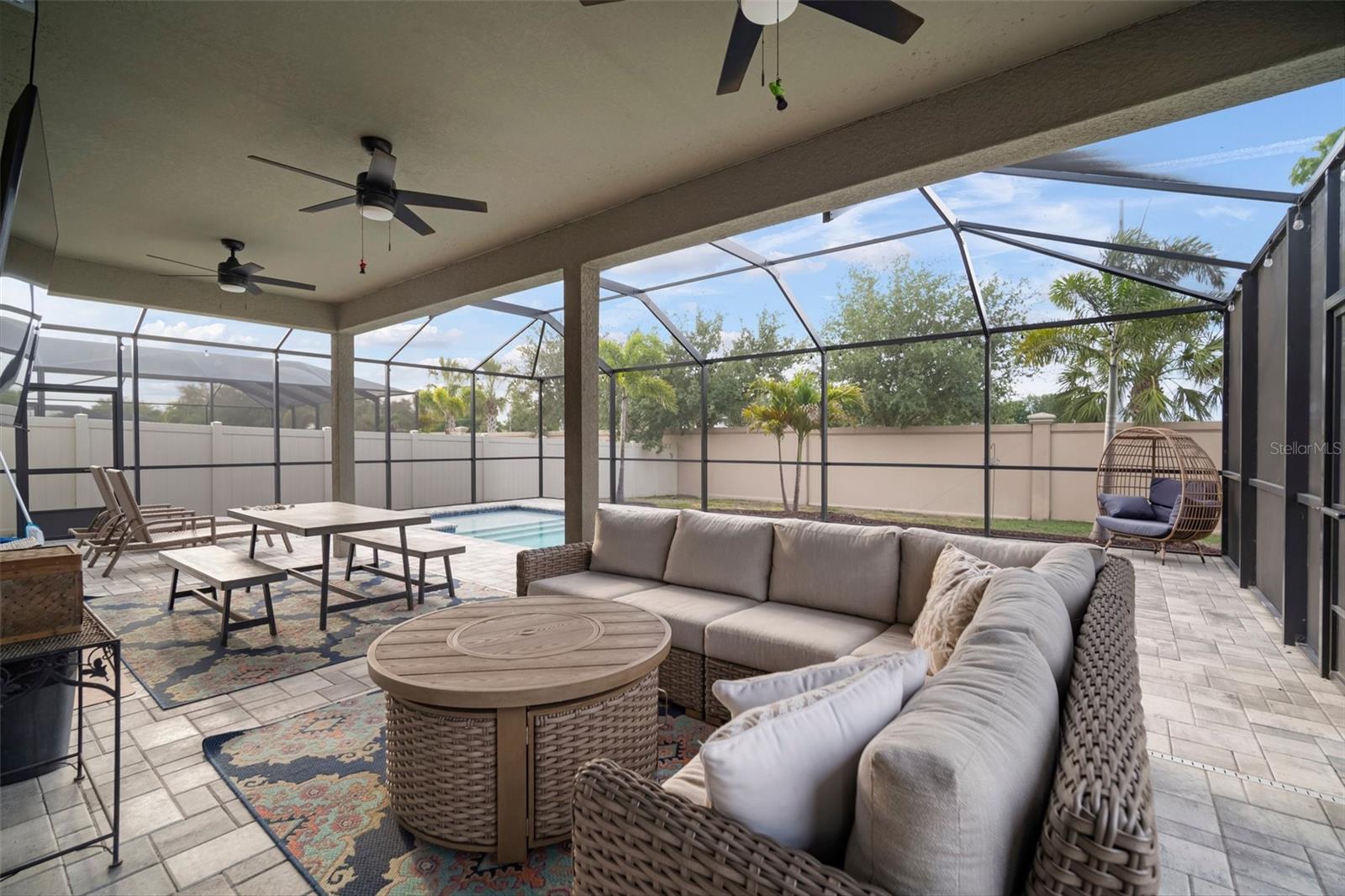 Listing photo id 1 for 11550 Lake Lucaya Drive