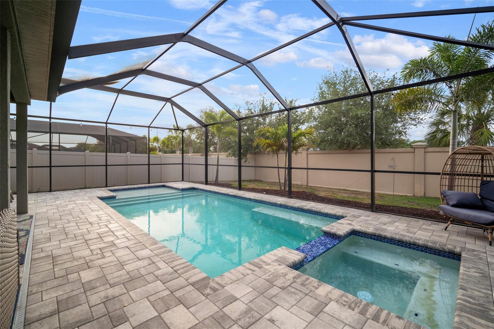 Listing photo id 38 for 11550 Lake Lucaya Drive