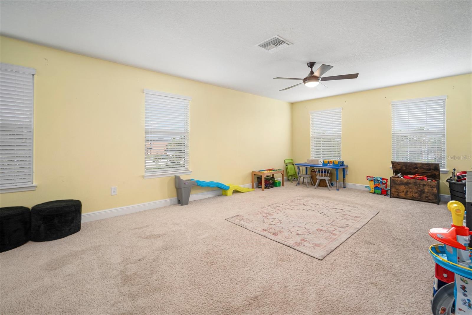 Listing photo id 43 for 11550 Lake Lucaya Drive