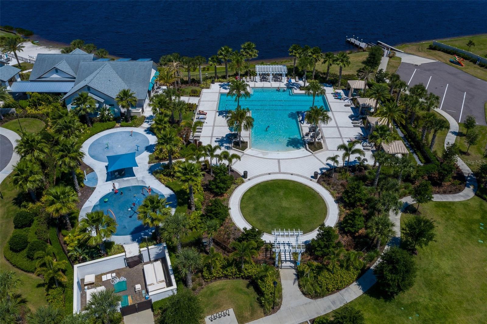Listing photo id 3 for 11550 Lake Lucaya Drive