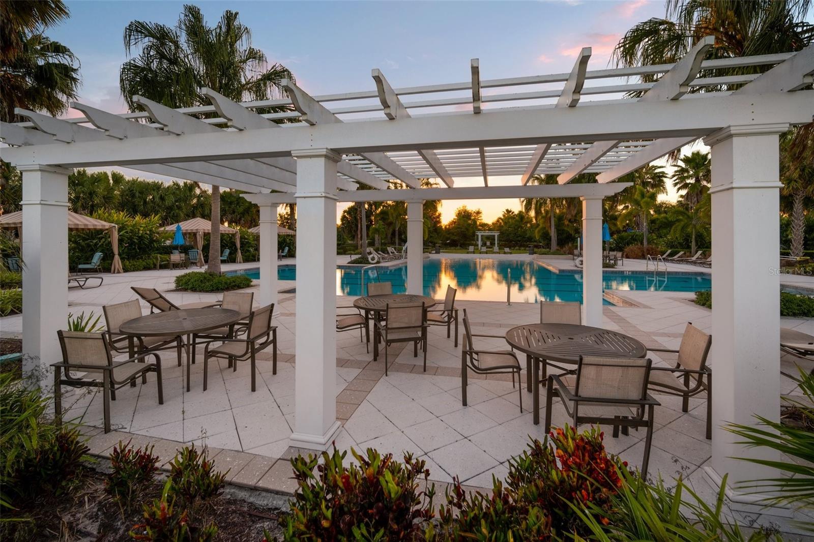 Listing photo id 92 for 11550 Lake Lucaya Drive