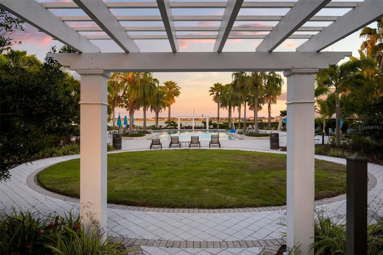 Listing photo id 94 for 11550 Lake Lucaya Drive