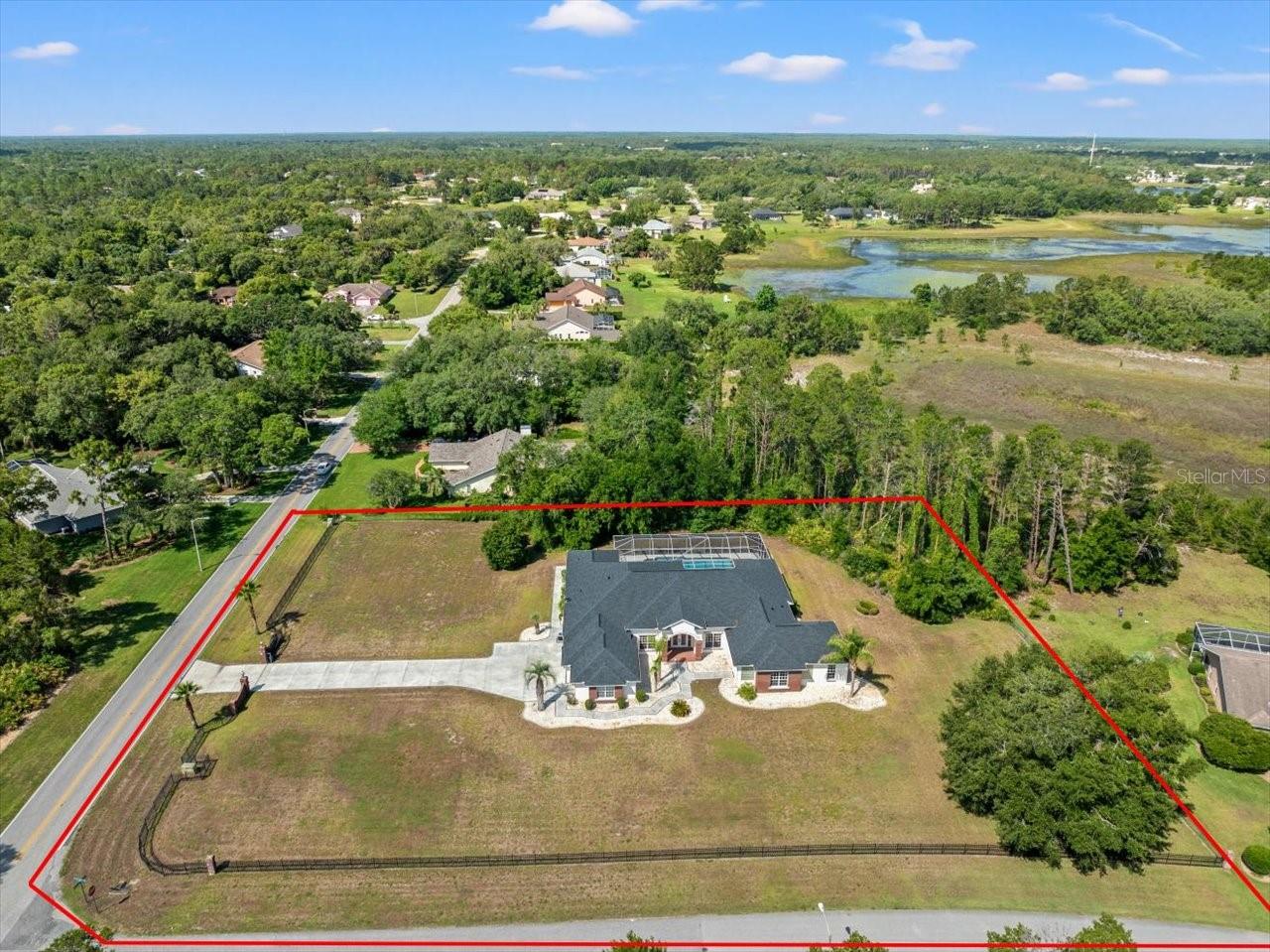 Listing photo id 1 for 11137 Woodland Waters Boulevard