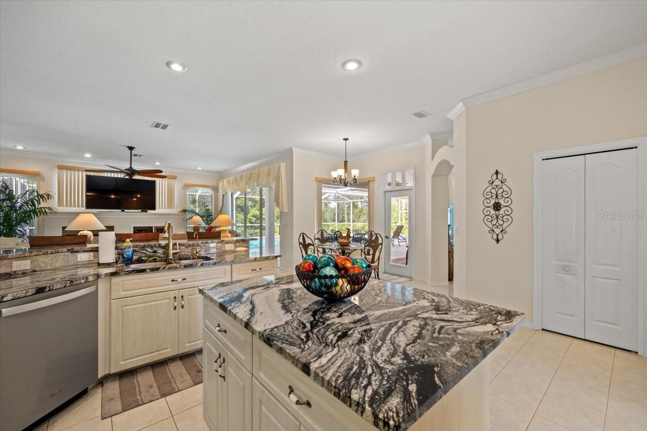 Listing photo id 42 for 11137 Woodland Waters Boulevard