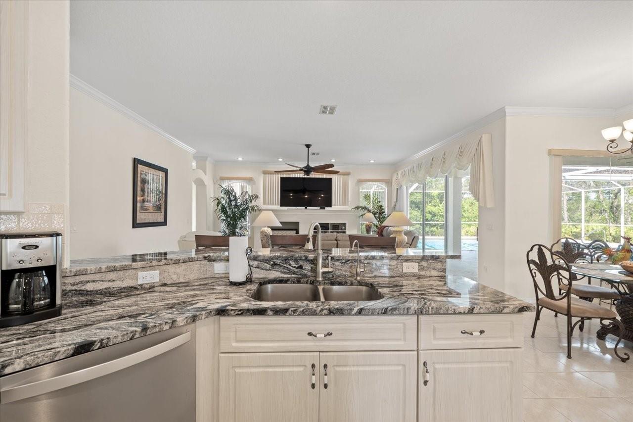Listing photo id 43 for 11137 Woodland Waters Boulevard